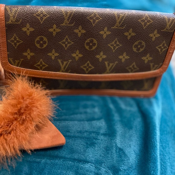 Louis Vuitton Authentic Poshette Dame GM - Picture 1 of 8